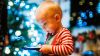 Kleinkind mit Smartphone wollen viele der die Befragten nicht mehr sehen. (Quelle: Helena Jankovičová Kováčová/Pixabay)
