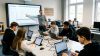 Kinder kommen immer früher digitalen Systemen in Kontakt. Schon in der Schule sollte im Informatikunterricht Verständnis für die Funktionsweise der Technologien vermittelt werden. (Quelle. KI/hiz)