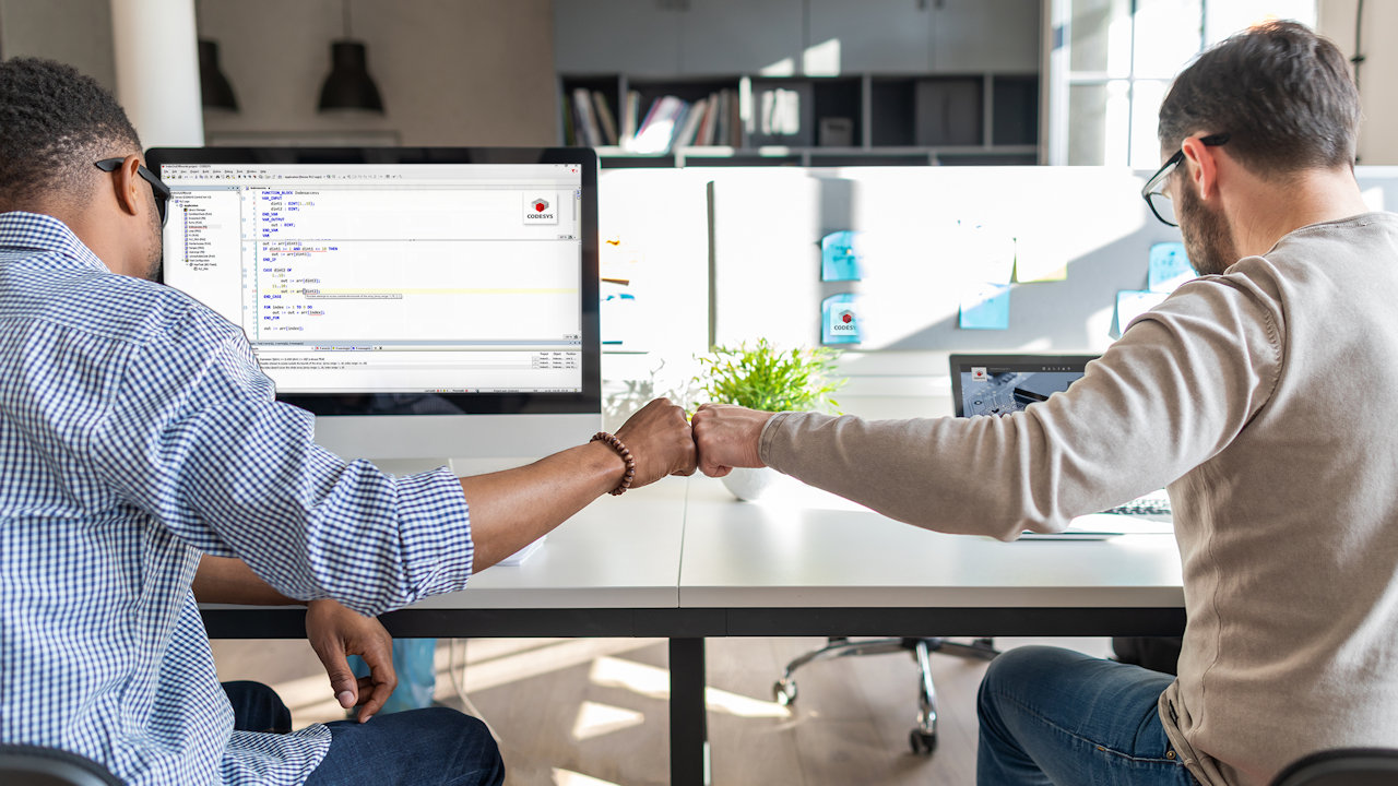 Softwareentwickler können die statische Codeanalyse in die Automatisierungssoftware Codesys ihren Code bereits während der Programmierung auf Sicherheitslücken prüfen und ausbessern. (Quelle: IEM/iStockphoto.com/scyther5)