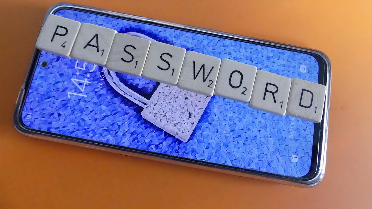 Experten empfehlen, starke Passwörter mit Zwei-Faktor-Authentifizierung zu kombinieren oder auf Passkeys umzusteigen. (Quelle. hiz)