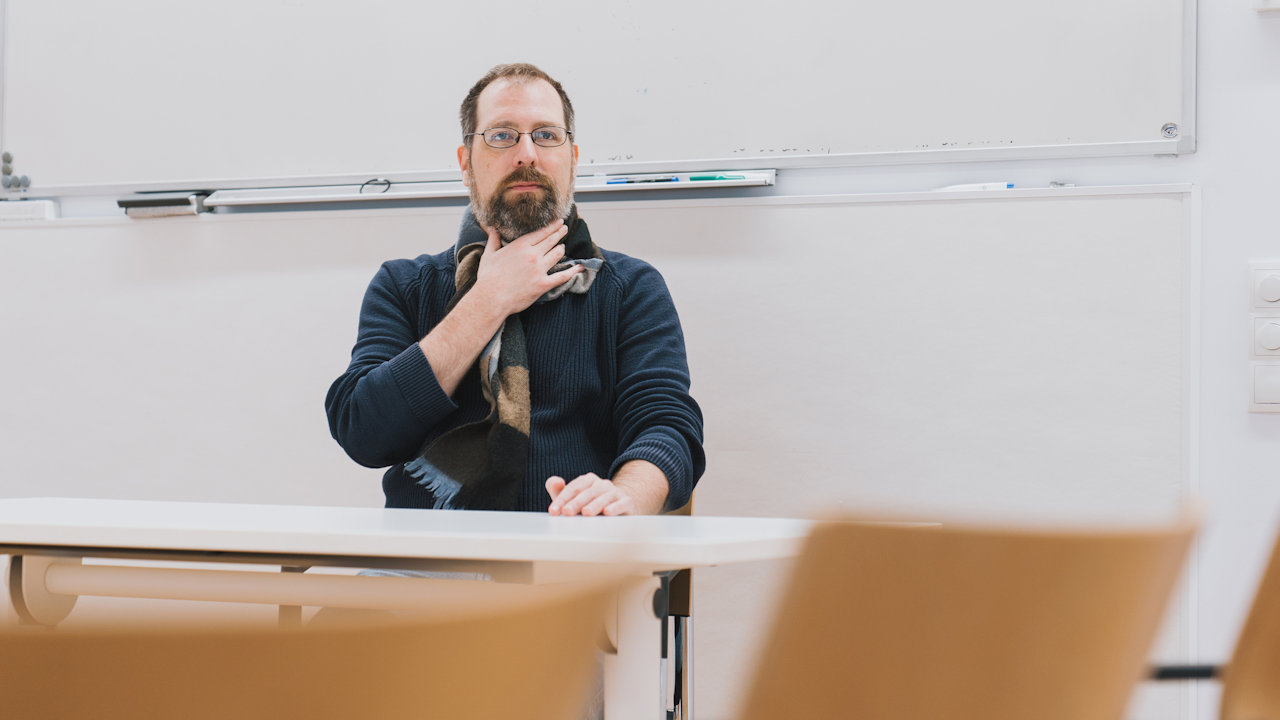 Mit VoiceTracker arbeitet das Fraunhofer IDMT an einer Lösung, die Lehrkräften präventive Unterstützung für die Gesundheit ihrer Stimme bietet. (Quelle: Fraunhofer IDMT/Leona Hofmann)