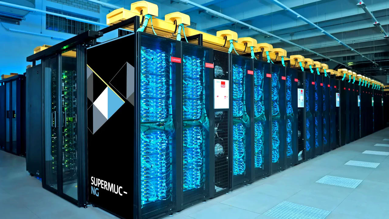 Der Höchstleistungsrechner SuperMUC-NG des Leibniz-Rechenzentrums ist der achtschnellste Computer weltweit. (Quelle: Veronika Hohenegger/LRZ)