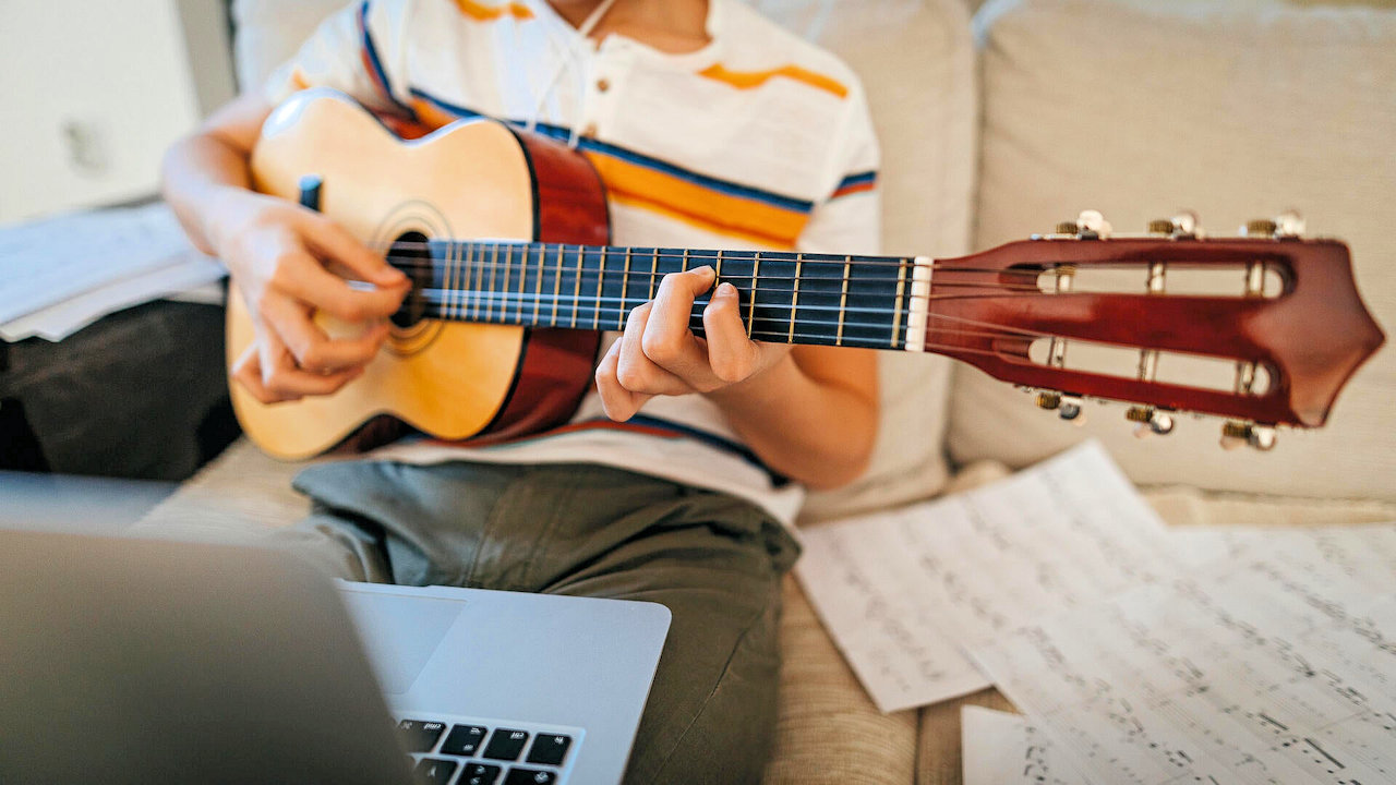 Musizieren nach Gehör lernen stellt für die meisten Musiker eine Herausforderung dar, doch Forschungsergebnisse könnten angehenden Musikern helfen, die richtigen Töne zu finden. (Quelle: uwaterloo.ca)