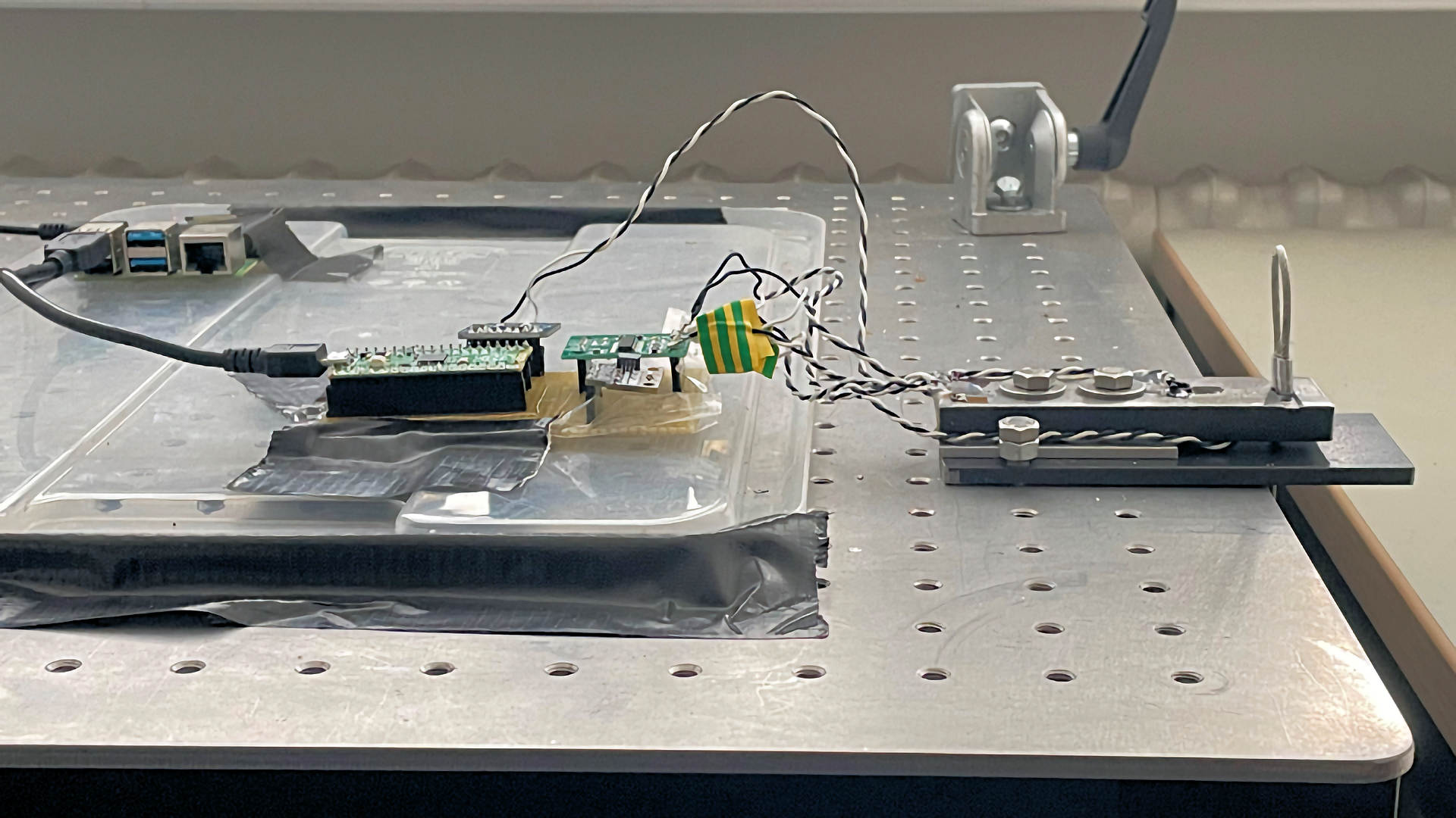 Ein Blick ins Innere des Systems "SilentBedMonitor". (Quelle: hshl.de)