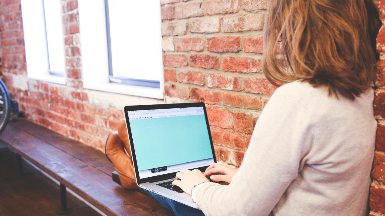 KI ist im Hochschulalltag angekommen und wird von der Mehrheit genutzt –Trotz der Zurückhaltung gegenüber dieser Technologie. (Quelle: StartupStockPhotos/Pixabay)